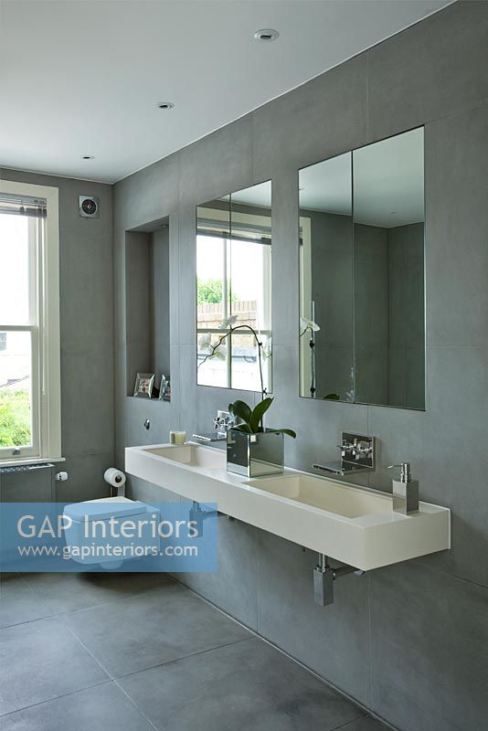 Salle de bain moderne avec double lavabo en pierre mural en ardoise grise twin salle de bain avec miroirs