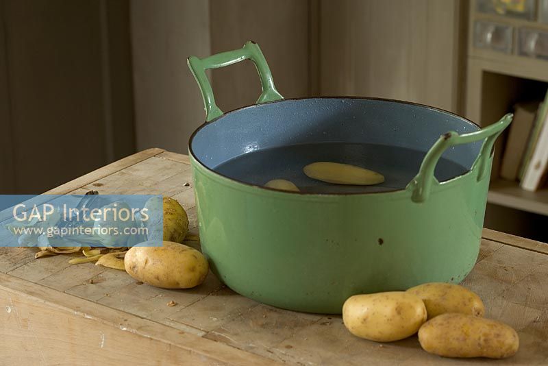 Pommes de terre dans une casserole
