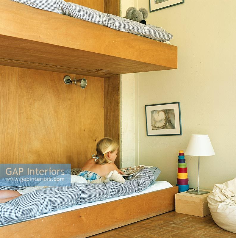 Chambre d'enfant avec lit superposé