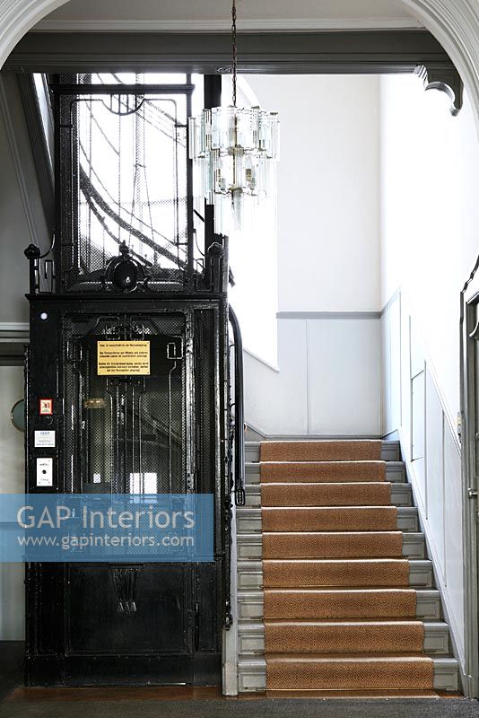 Couloir commun avec ascenseur
