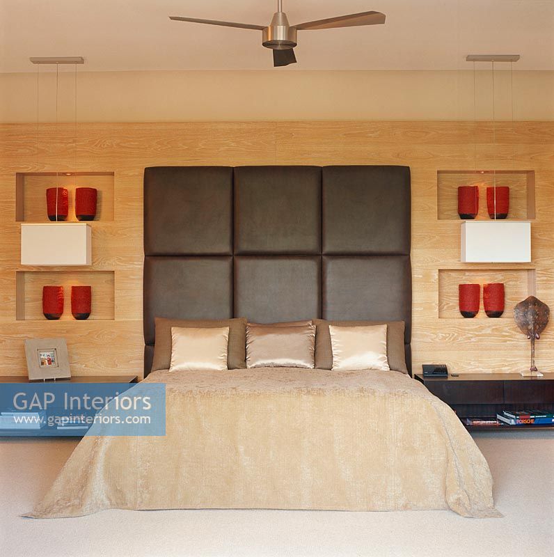 Chambre moderne avec lit