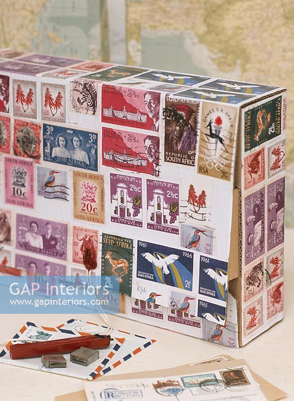 Variétés de timbres sur close-up de boîte