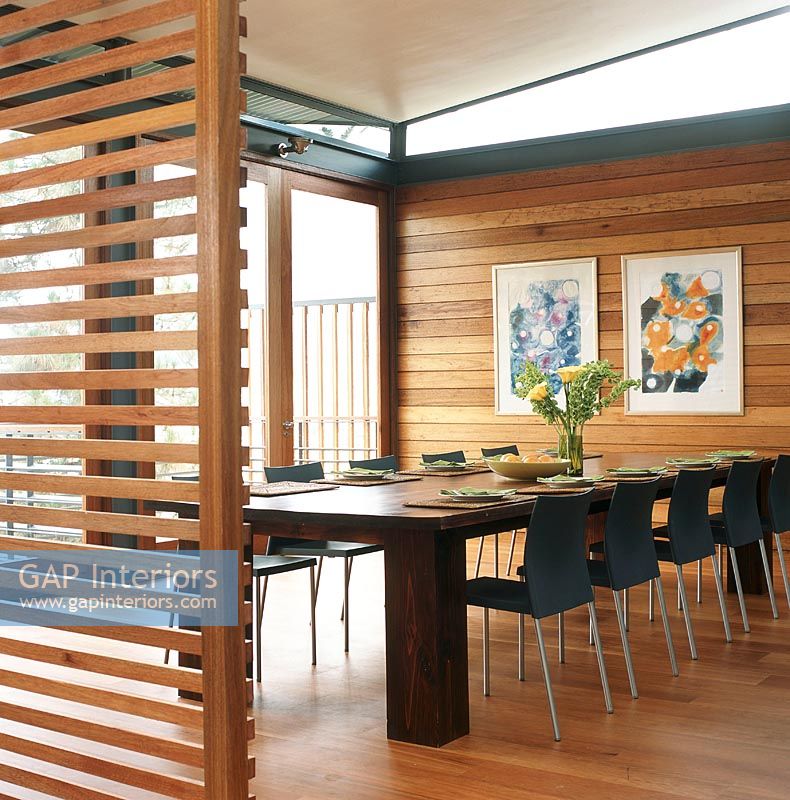Salle à manger moderne en bois