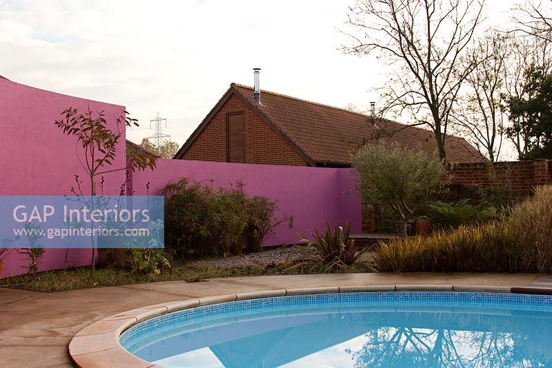 Jardin contemporain avec piscine ronde