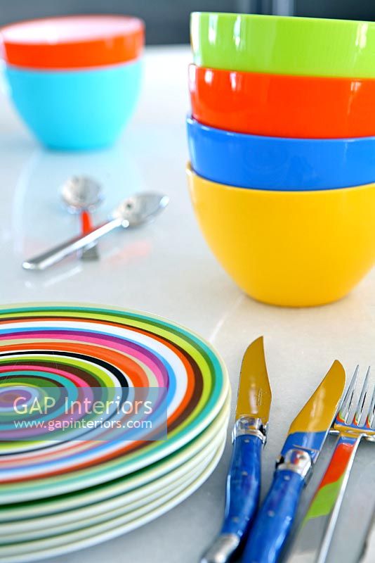 Sélection de vaisselle colorée