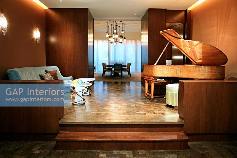 Salon moderne avec piano à queue
