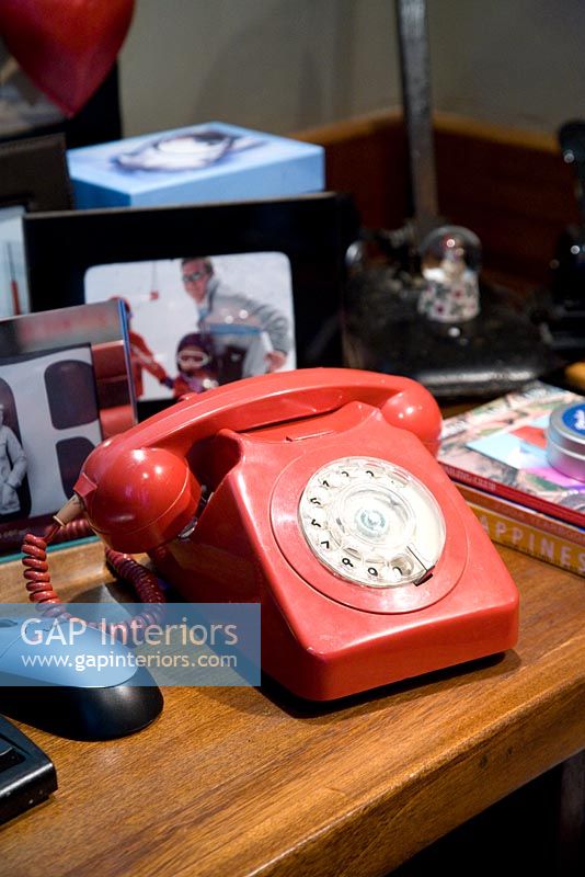 Téléphone vintage sur le bureau