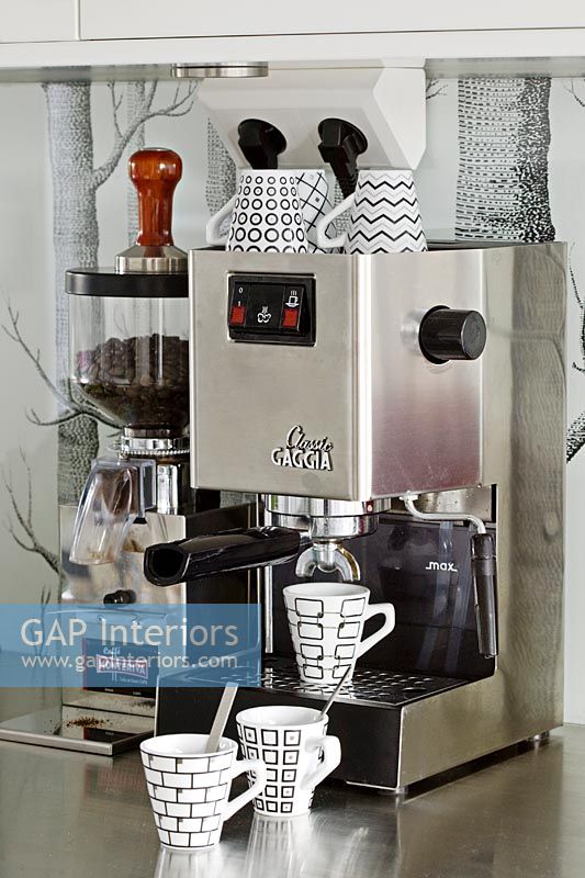 Machine à café dans la cuisine moderne