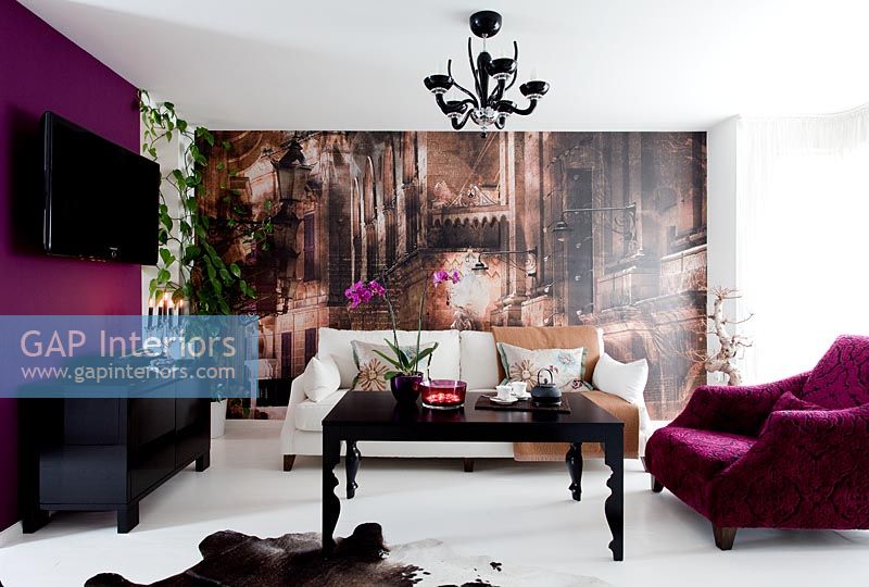Salon moderne avec mur caractéristique