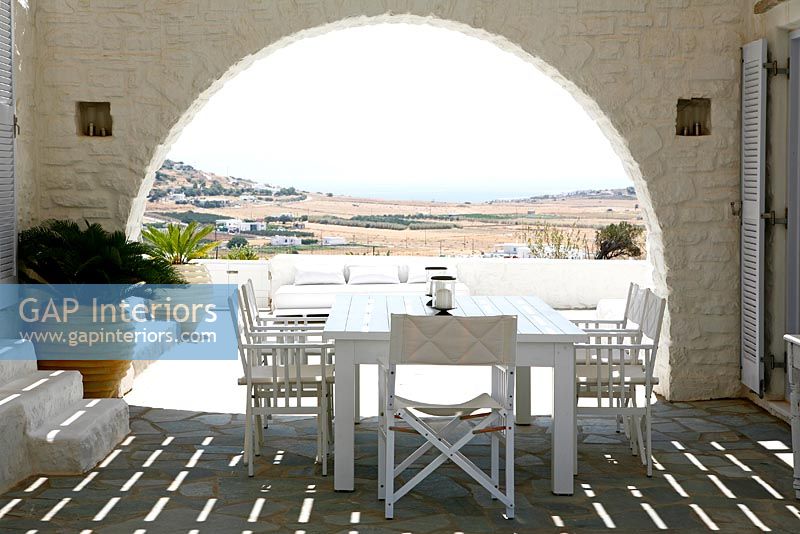 Terrasse de villa classique avec vue mer