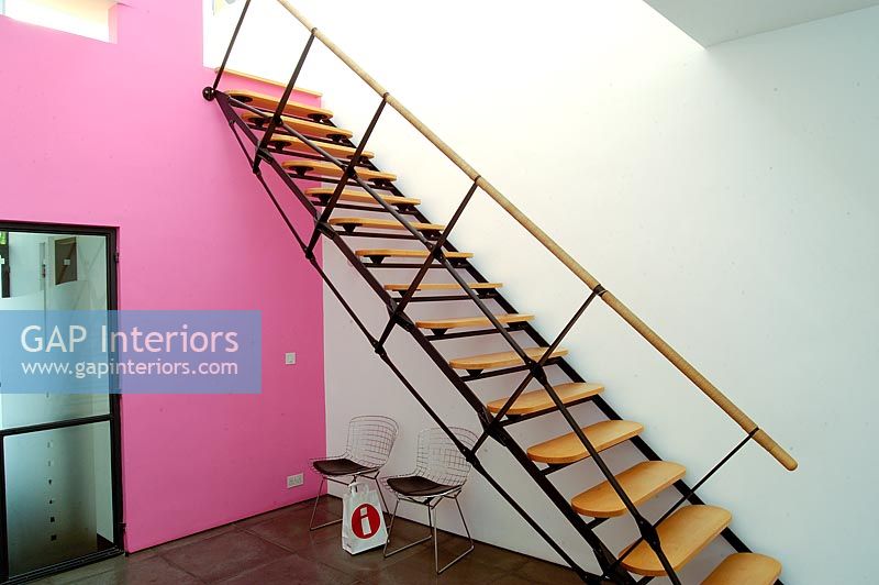 Couloir et escalier contemporains