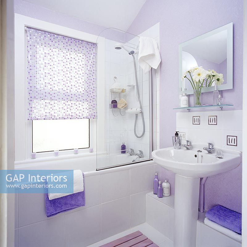 Salle de bain moderne lilas