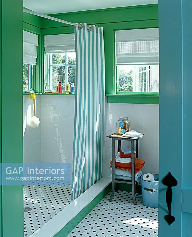 Salle de douche colorée