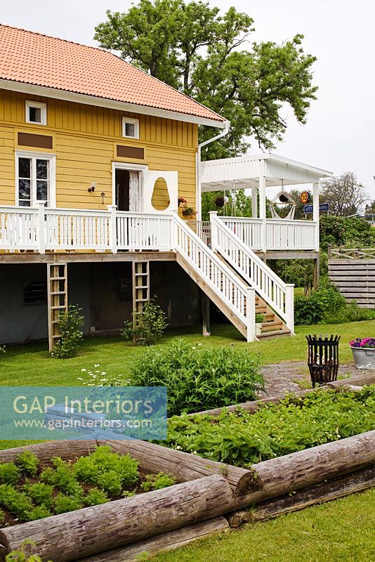 Maison et jardin suédois traditionnel
