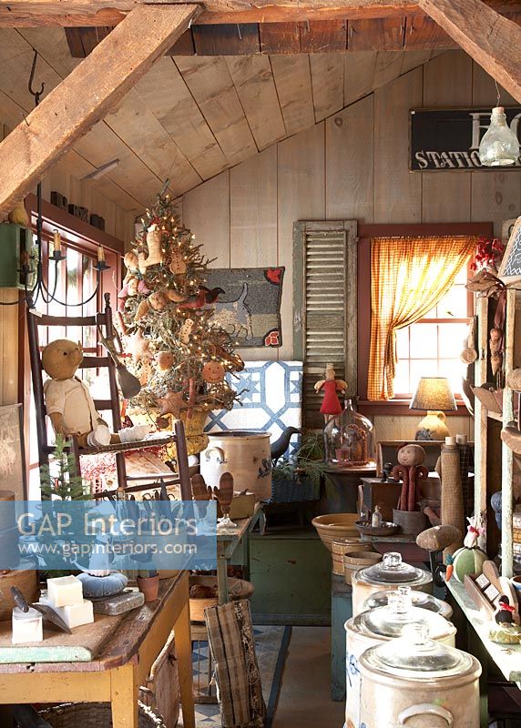 Intérieur de magasin d'antiquités à Noël
