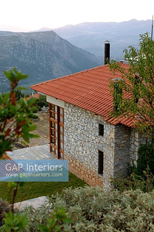 Maison en pierre traditionnelle dans les montagnes, Grèce