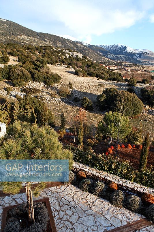 Vues panoramiques du jardin patio, Arahova, Grèce