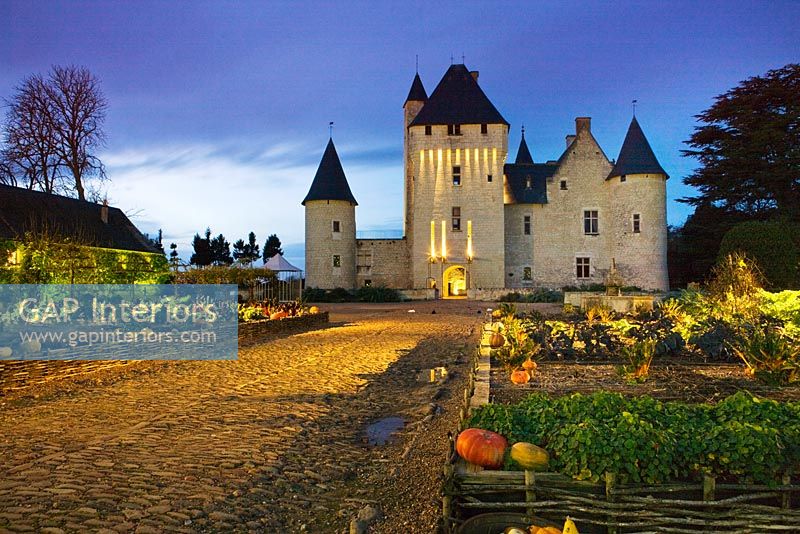 Potager et Château du Riveau illuminés la nuit