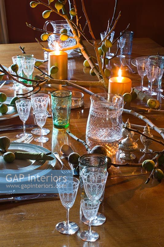 Décoration de table de Noël avec branche de figue