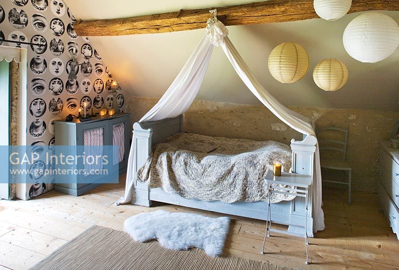 Chambre vintage avec lit français
