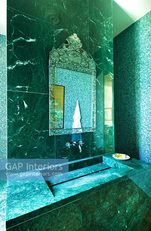 Salle de bain en marbre vert