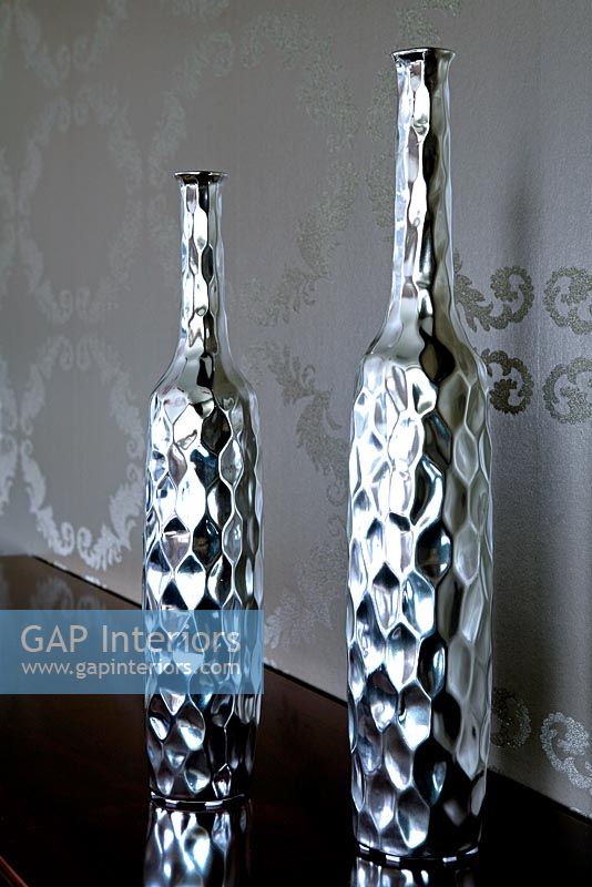 Vases en métal modernes