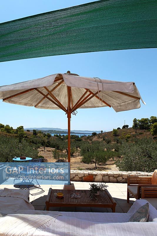 Terrasse avec vue sur oliveraie