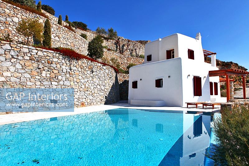 Villa grecque et piscine de luxe