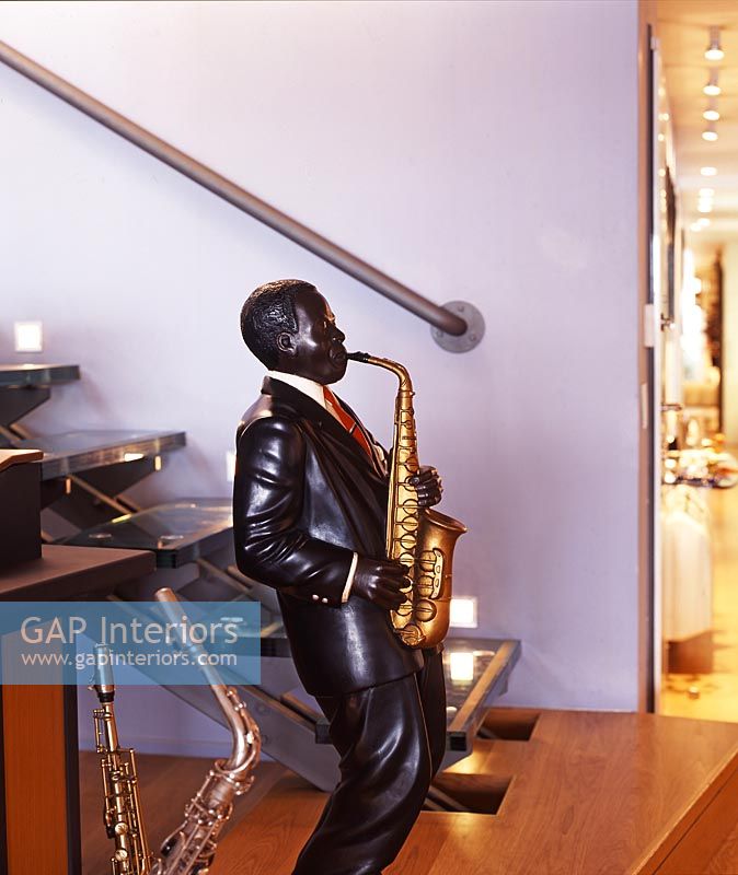 Sculpture de joueur de saxophone