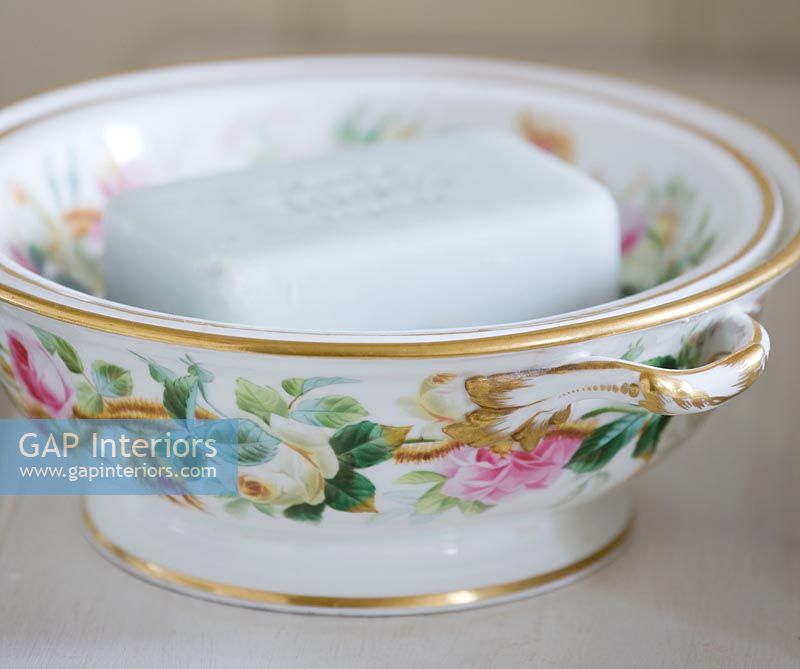 Porte-savon vintage en porcelaine