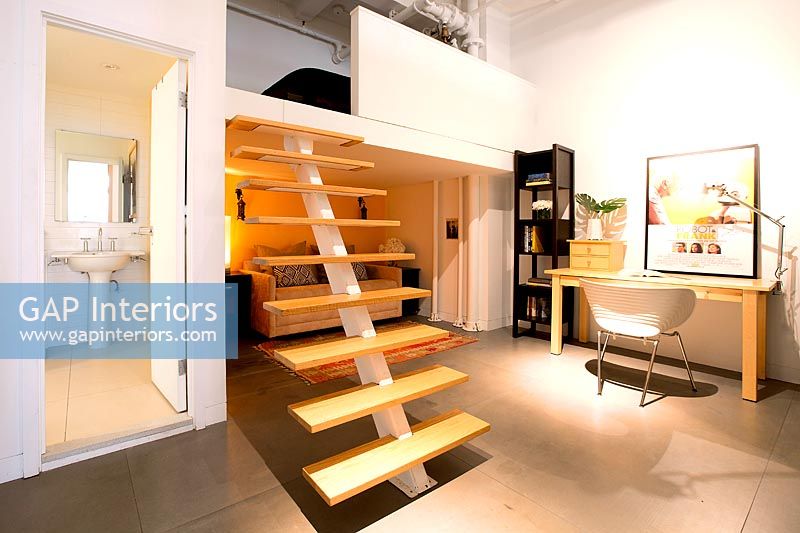 Escalier compact en bois