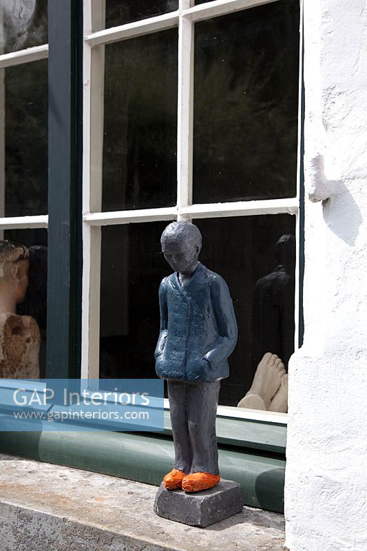 Sculpture sur rebord de fenêtre