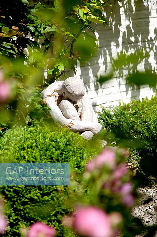 Jardin à la française avec sculpture