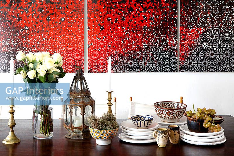 L'art abstrait de Yasmina Alaoui en salle à manger