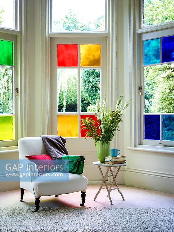Fenêtres avec volets colorés
