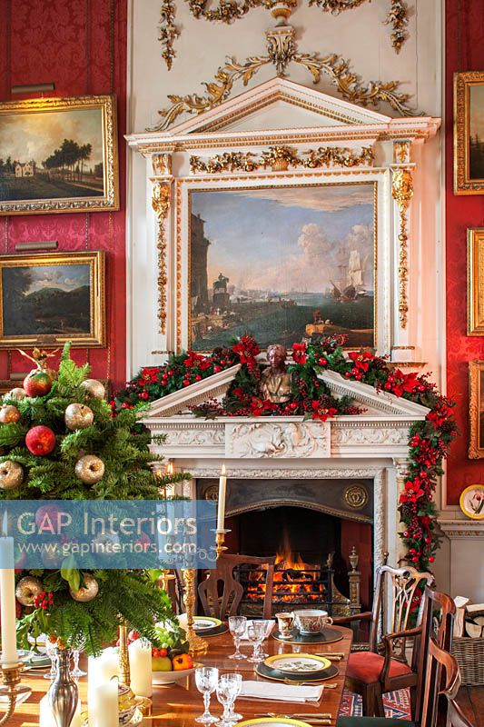 La salle à manger cramoisie décorée pour Noël, Castle Howard