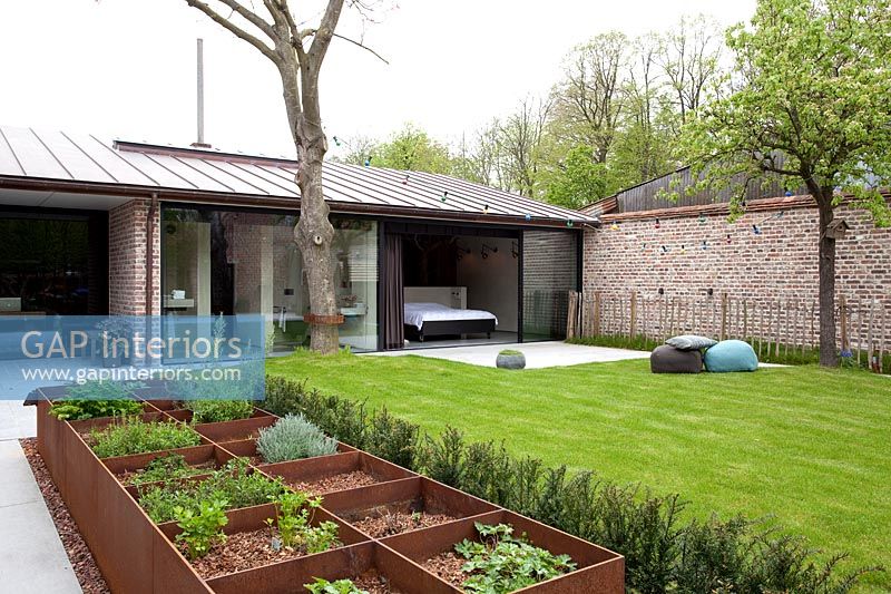 Maison et jardin minimal