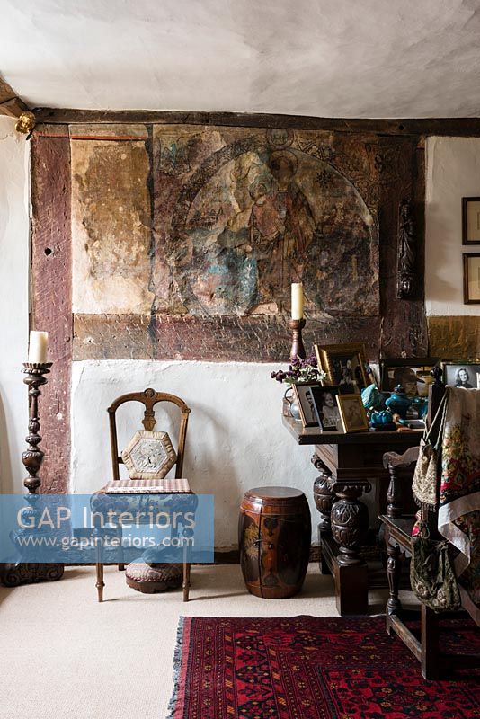 Chambre du prêtre ou chambre dorée avec fresque - Cothay Manor