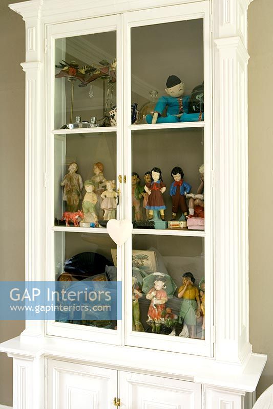 Figurines en vitrine