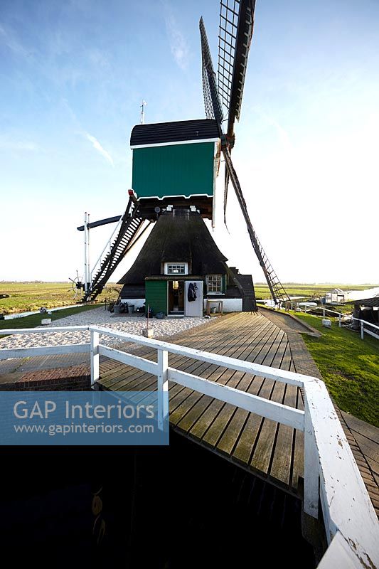 Extérieur du moulin à vent hollandais