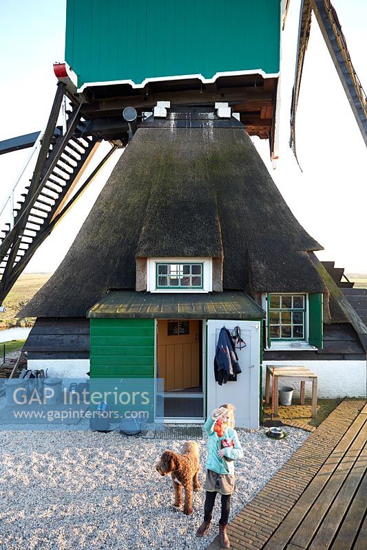 La vie contemporaine dans un moulin à vent hollandais du 16e siècle - portrait