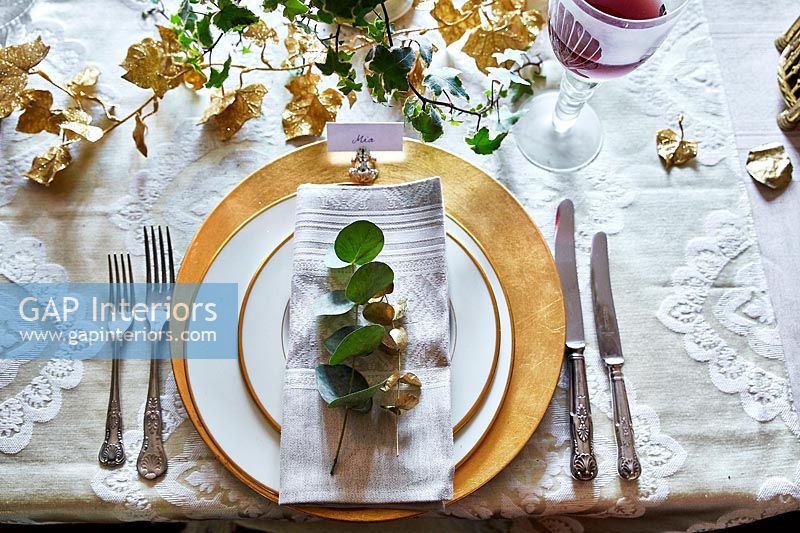 Table à manger classique décorée pour Noël