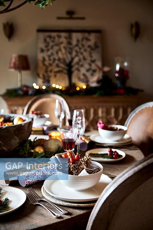 Table à manger rustique décorée pour Noël
