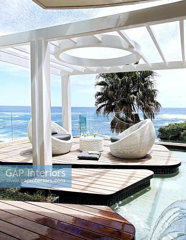 Terrasse et piscine avec vue sur l'océan