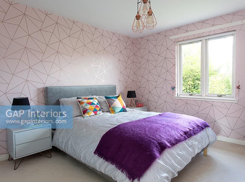 Chambre moderne violet et rose