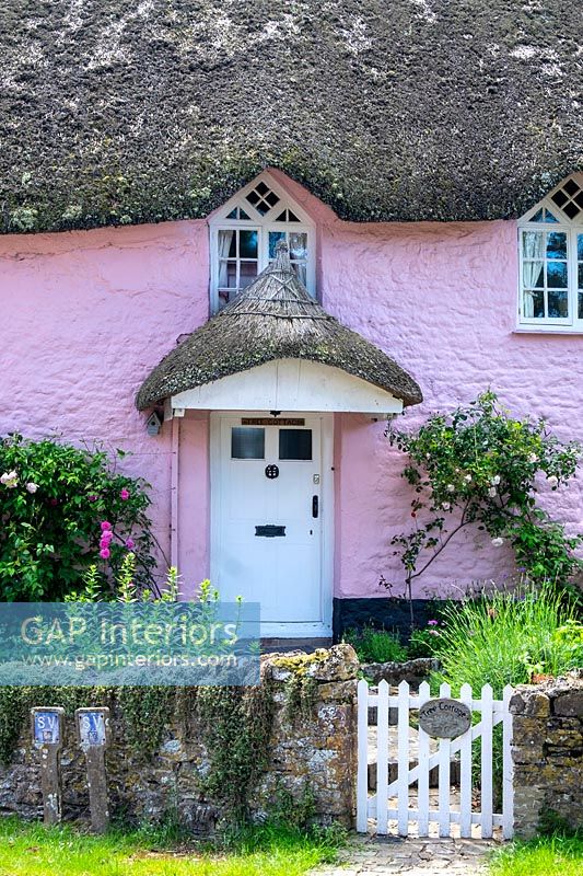 Jolie maison peinte en rose