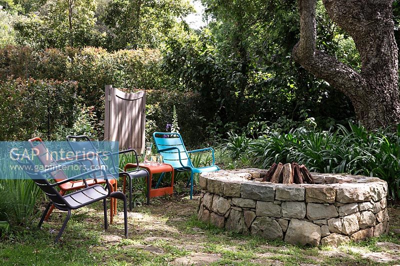 Foyer de jardin avec chaises