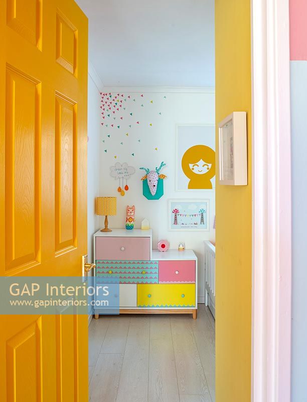 Chambre d'enfant moderne colorée