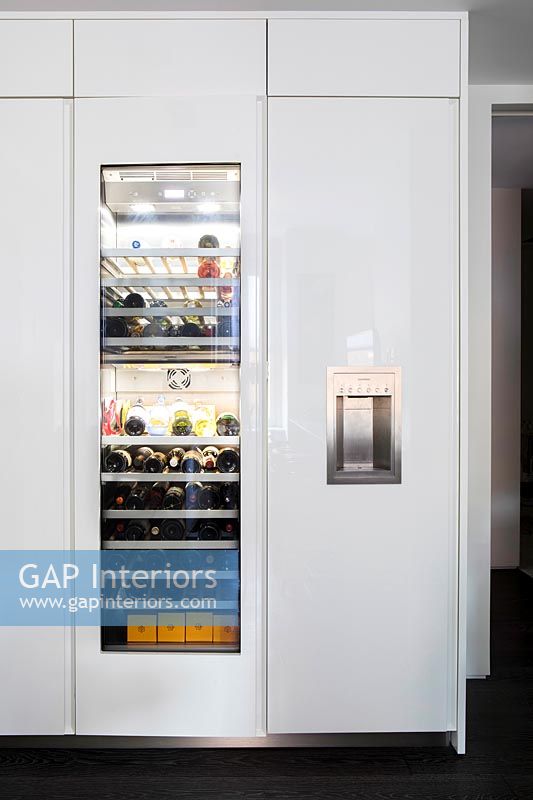 Réfrigérateur blanc moderne