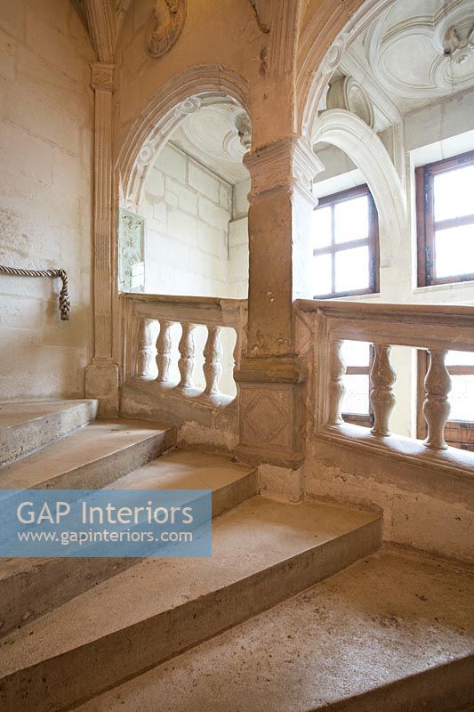 Grand hall et escalier du château de Chenonceau. Loire. France